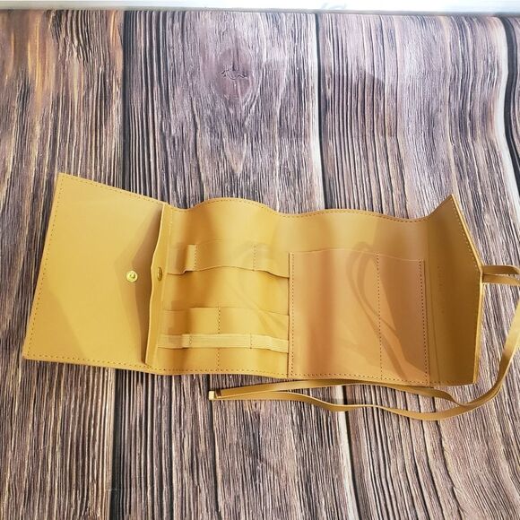 Glass Ladder & Co Tech Organizer - Picture 2 of 16